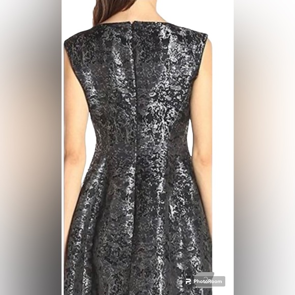 NWT Anne Klein knee length cocktail dress. Size 6 Black & Gray metallic color - Picture 7 of 8